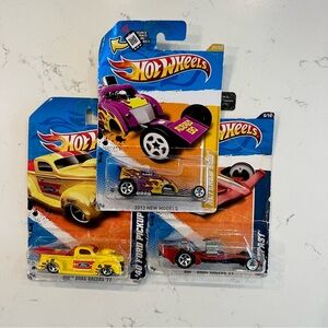 Hot Wheels Purple & Yellow Dragster Toy Car - Collectible Model